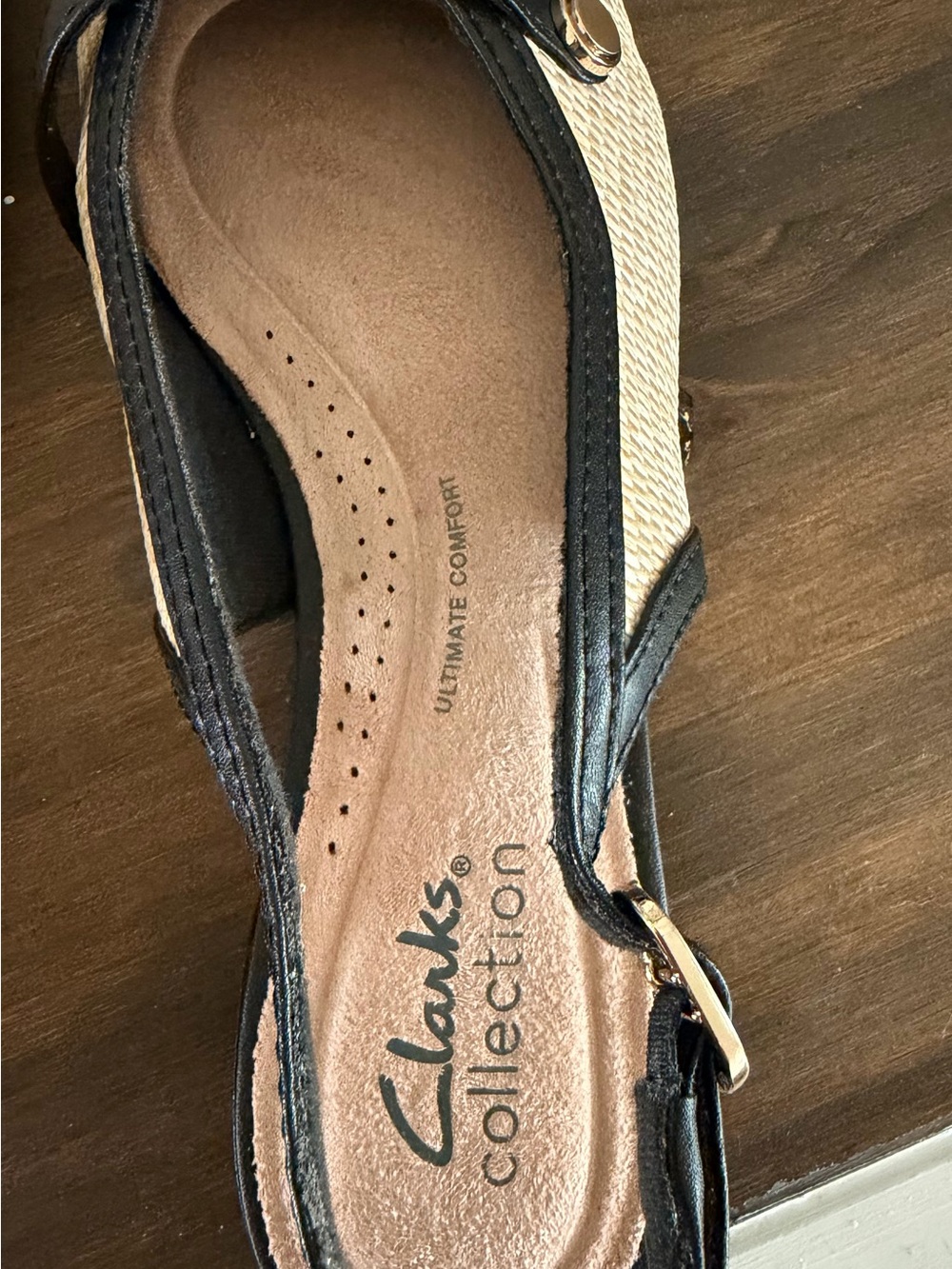 Clarks Collection Women's Black & Natural Pointed Slingback Flats - Picture 7 of 7